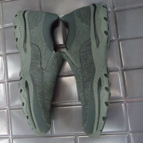 SIZE 10.5. Skechers Relaxed Fit Air- Cooled sneakers. - Picture 12 of 16